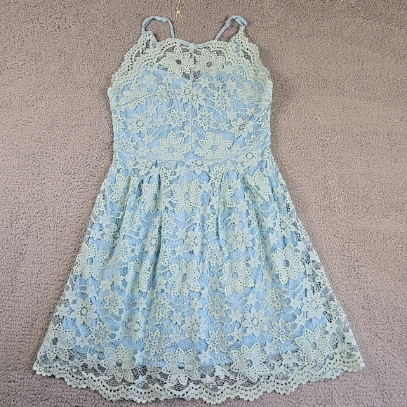 Francesca's Collections Dresses & Skirts - Francesca’s Mint Lace Dress Size L Sleeveless